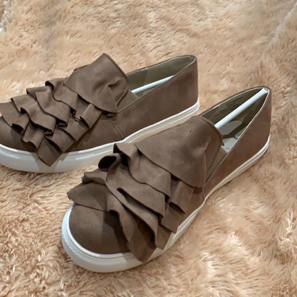 NEW Journey Slip on Sneakers